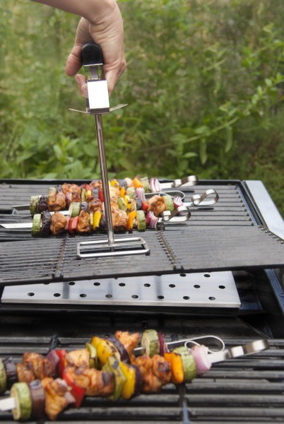CC1089 Grill Grate Lifter - Styled