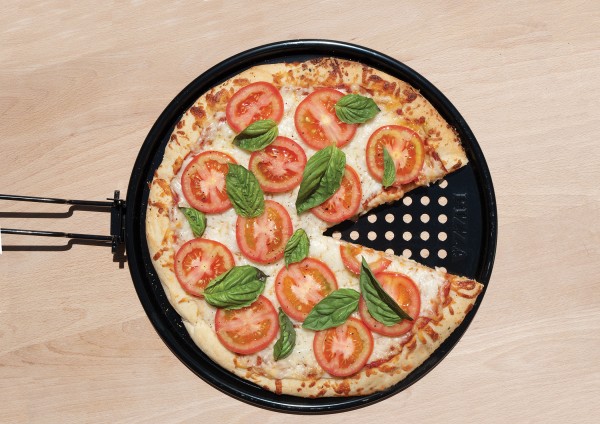 CC3060 Pizza Grill Pan - Styled