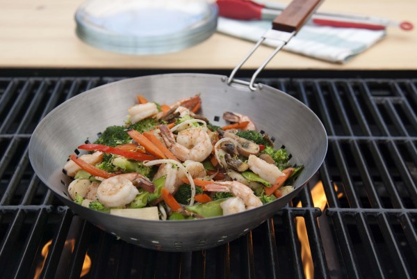 CC3126 Round Wok w/ Removable Handle - Styled
