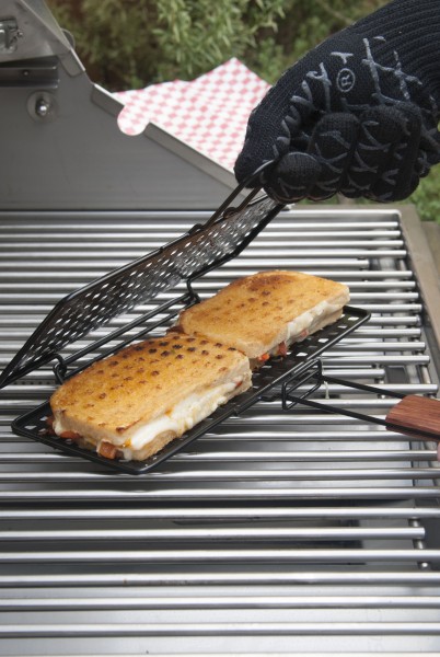 CC3132 Non-Stick Grilled Cheese Basket - Styled