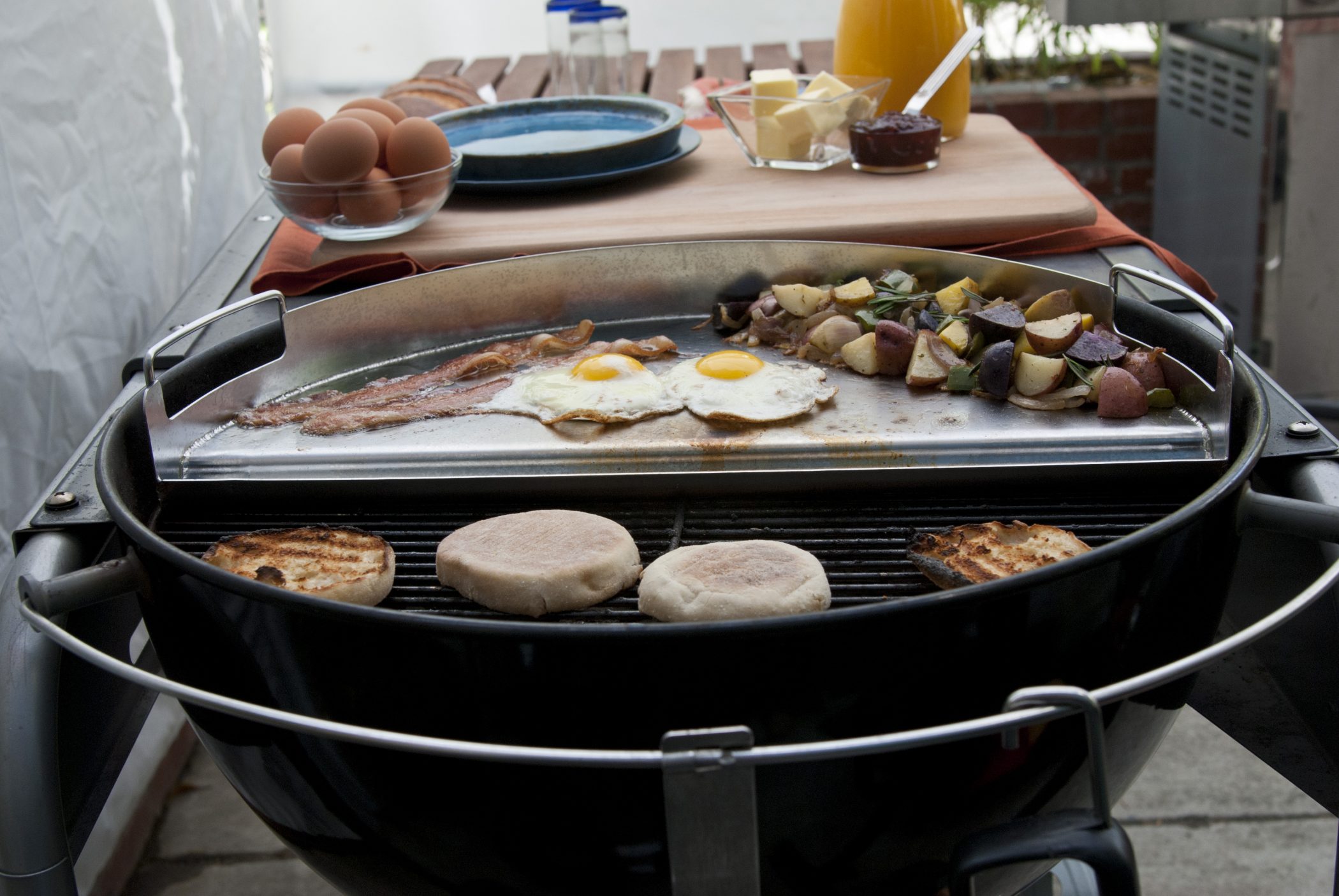 Tips and Tricks to Cook the Best Breakfast on the Grill Without