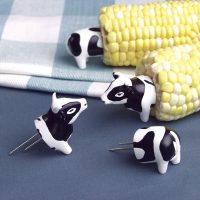 CC5007 Cow Corn Holders - Styled