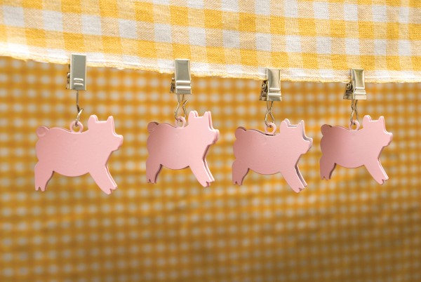 CC5098 Pig Tablecloth Weights - Styled