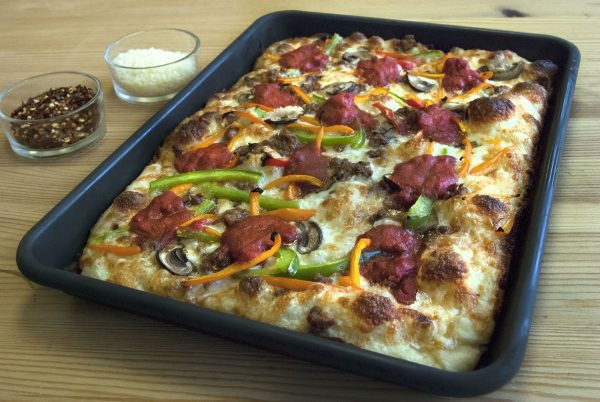 PC0314 Detroit-Style Pizza Pan - Styled