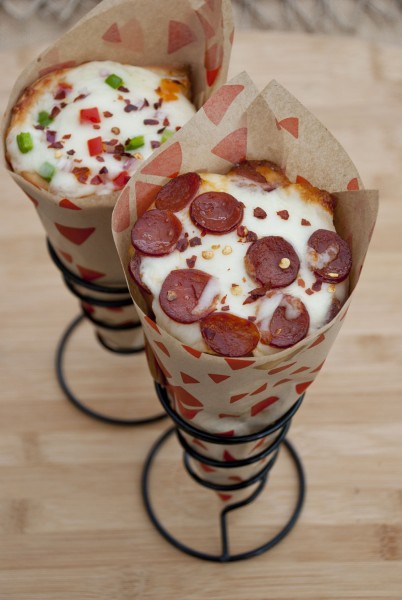 PC0410 Pizza Serving Papers - Styled
