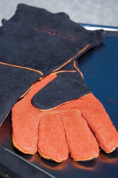 SR8038 Extra-Long Suede Gloves - Styled