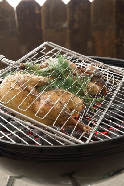 SR8118 Expandable Grill Basket - Styled