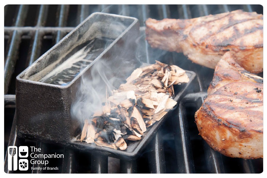 Charcoal Companion Cast Iron Smoker/Humidifier Grill Smoker Box BBQ Chips Wood 